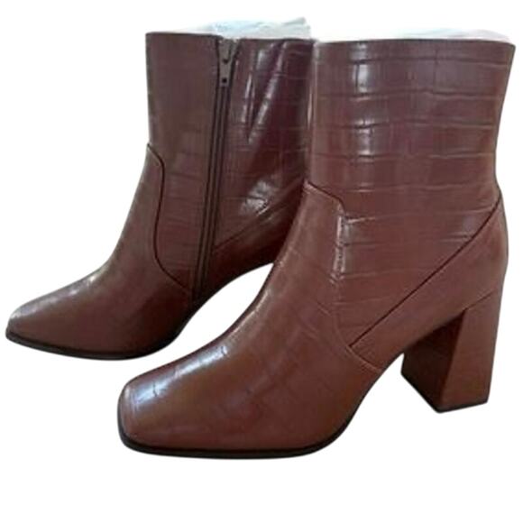 LISA VICKY Craze Brown Faux Crocodile Heeled Boots Size 11 New in Box MSRP $129 - Picture 1 of 9